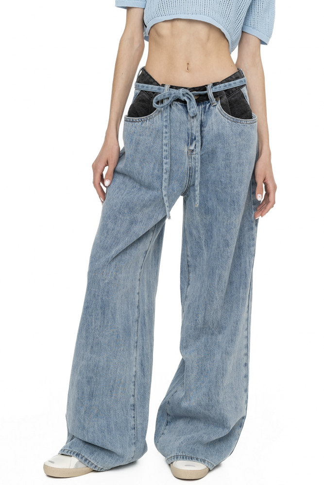 Комбинированные джинсы со складками 